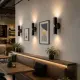 Kafe duvarında sıralı kullanılan 5lamp Capsule Siyah metal duvar aplikleri
