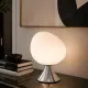 5lamp Egg opal cam masa lambası, konsol üzerinde dekoratif aydınlatma olarak kullanılıyor
