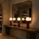 Aynalı konsol üzerinde birlikte kullanılan 5lamp Lumia Kırmızı opal cam masa lambaları