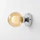 5lamp Sakız Amber cam küreli ve krom metal gövdeli G9 duvar apliğinin beyaz duvarda önden görünümü