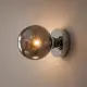 5lamp Sakız Füme cam duvar apliğinin sıcak ışık verirken duvar üzerinde oluşturduğu dekoratif aydınlatma