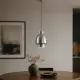 Duo Beam metalik gri sarkıt aydınlatmanın modern yemek masası üzerindeki tekli kullanımı