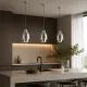 Duo Beam metalik gri sarkıt aydınlatmaların modern mutfak adası üzerinde üçlü kullanımı
