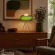 Ahşap konsol üzerinde kullanılan Hale yeşil opal cam krom ayaklı dekoratif abajur