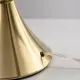 Egg Pirinç masa lambasının şeffaf güç kablosu çıkışı ve metal taban detayı