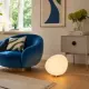 Kirpi beyaz opal cam tekli yer aydınlatma ürününün modern yaşam alanında kullanım görünümü